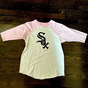 Women’s White Sox baseball tee